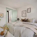 דירה Central With Balcony, Self-check In & Private Entrance