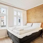 Central With Balcony, Self-check In & Private Entrance ברגן
