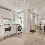 דירה Central With Balcony, Self-check In & Private Entrance