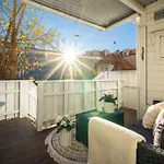 Central With Balcony, Self-check In & Private Entrance