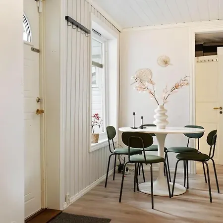 Central With Balcony, Self-check In & Private Entrance ברגן