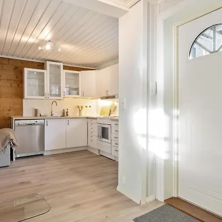 Central With Balcony, Self-check In & Private Entrance Apartment *