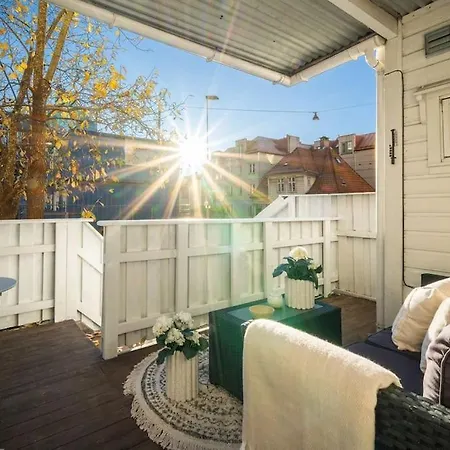 Central With Balcony, Self-check In & Private Entrance