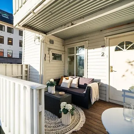 Apartment Central With Balcony, Self-check In & Private Entrance *