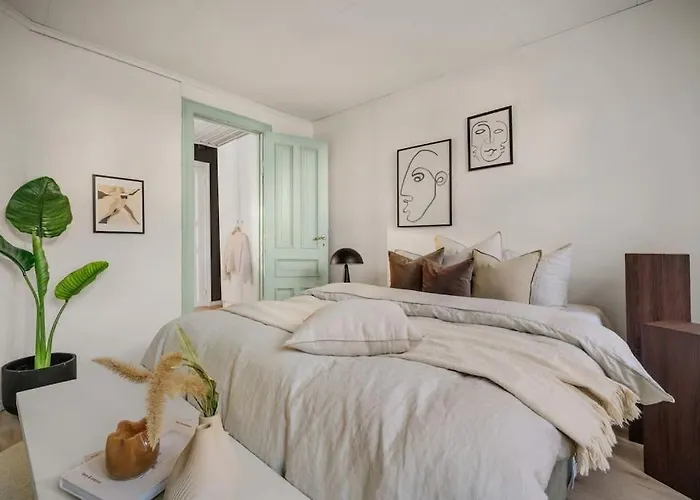 דירה Central With Balcony, Self-check In & Private Entrance