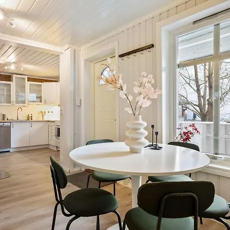 Central With Balcony, Self-check In & Private Entrance *