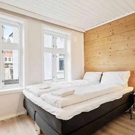 Central With Balcony, Self-check In & Private Entrance Bergen