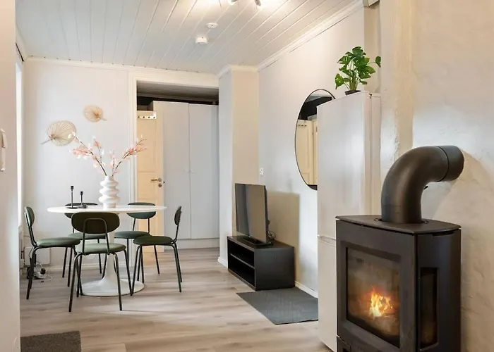 Central With Balcony, Self-check In & Private Entrance Apartamento