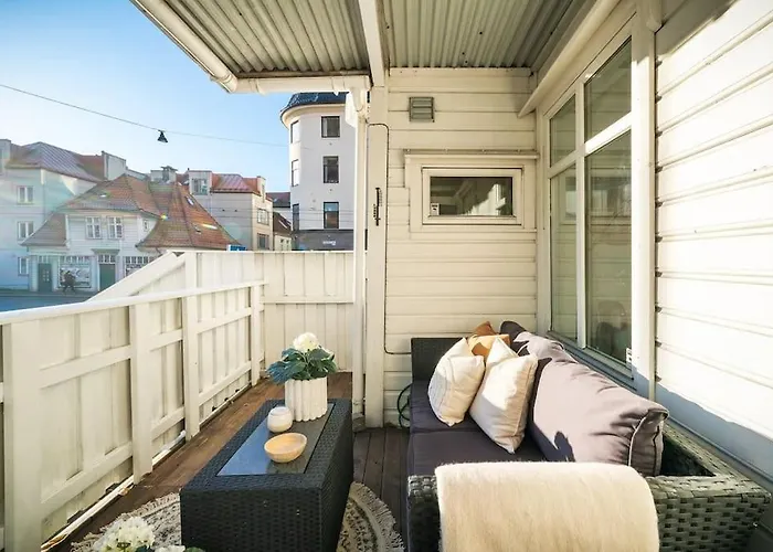 Central With Balcony, Self-check In & Private Entrance Apartamento