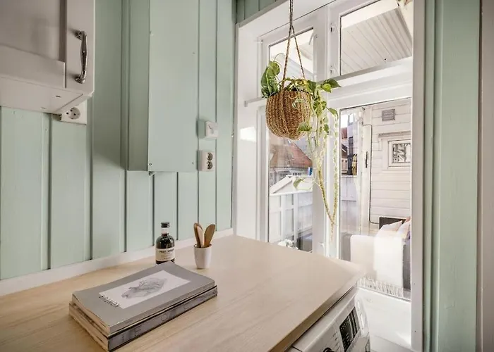 Central With Balcony, Self-check In & Private Entrance * Bergen