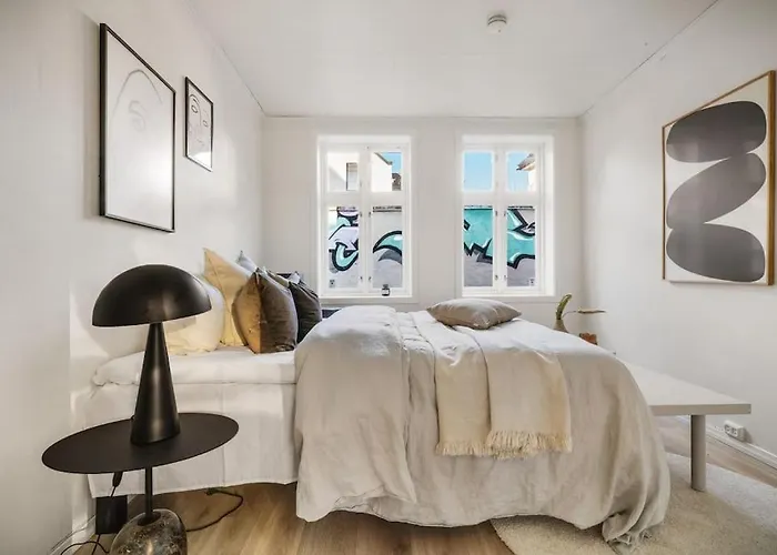 Central With Balcony, Self-check In & Private Entrance Apartamento