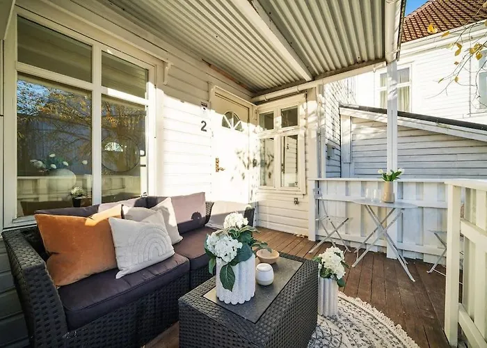 Central With Balcony, Self-check In & Private Entrance Apartamento